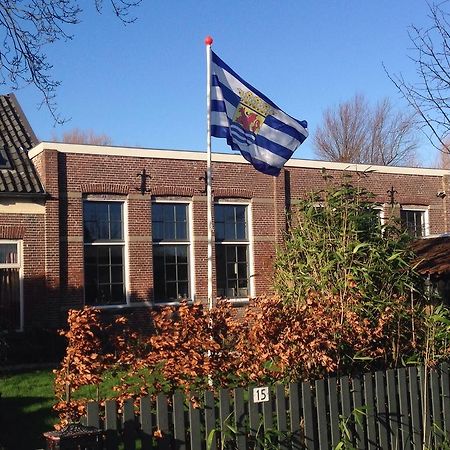 Suite School 15 A Zonnemaire Kamer foto